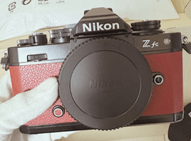 Nikon：Z fc 16-50 VR SL レンズキット シルバー クリムゾンレッド   ［プレミアムエクステリア張替キャンペーン・皮革換装品］など5点