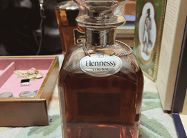 ブランデー：Hennessy（シルバートップ ライブラリー）／ウイスキー：REMY MARTIN（セントー リモージュ ケンタウロス ホワイト）など4点