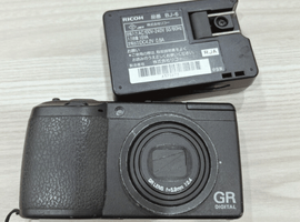 RICOH：ボディ／LEICA：ボディなど2点