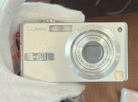 Panasonic：ボディ／Nikon：交換レンズ付きボディなど2点
