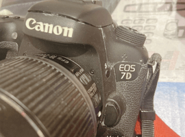 Canon：EOS 7D Mark II ボディ＋EF-S 18-200mm F3.5-5.6 IS／Canon：ボディなど4点