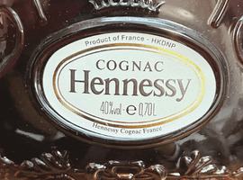 ブランデー：Hennessy（XO 金キャップ クリアボトル）／ウイスキー：Johnnie Walker（15年 グリーンラベル ピュアモルト）など3点