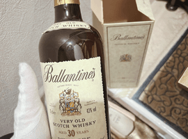 ウイスキー：Ballantines（30年）／ブランデー：CAMUS（カラフェ バカラボトル）など4点