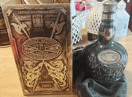 ウイスキー：CHIVAS BROTHERS（ロイヤルサルート 21年 緑）／ブランデー：COURVOISIER（ナポレオン 旧ボトル）など9点
