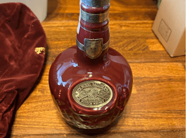 ウイスキー／CHIVAS BROTHERS：ロイヤルサルート 21年 赤 陶器_状態ランク：Dなど4点（愛知県豊田市・出張買取）｜お酒の高価買取なら【バイセル】