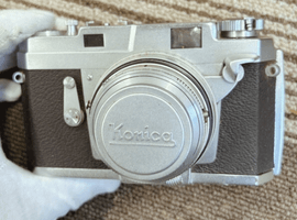 KONICA：ボディ／ZEISS IKON：交換レンズ付きボディなど4点