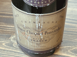 ワイン：Veuve Clicquot Ponsardin（リザーブ 1985）／ブランデー：CAMUS（XO ロングネック）など4点