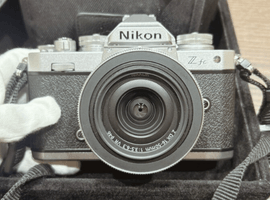 Nikon：Z fc 16-50 VR キット シルバー／FUJIFILM：instax mini Evoなど2点