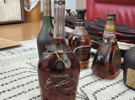 ブランデー：CAMUS（エクストラ）／ウイスキー：Old Parr（12年 デラックス 茶陶器）など6点