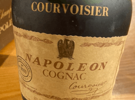 ブランデー：COURVOISIER（ナポレオン 旧ボトル）／ウイスキー：Johnnie Walker（レッドラベル）など9点