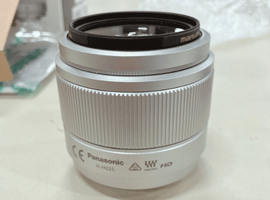 Panasonic：LUMIX G 25mm F1.7 ASPH. H-H025-S シルバー／Panasonic：LUMIX DC-GF10 ボディ オレンジ＋ LUMIX G VARIO12-32mm F3.5-5.6 ASPH. MEGA O.I.S. H-FS12032 シルバーなど2点