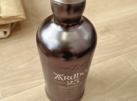 ウイスキー：Ardbeg（25年 オフィシャル）／ウイスキー：イチローズモルト（秩父 ルスタウカスク 1992）など3点