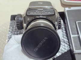 BRONICA：交換レンズ付きボディ／Polaroid：ボディなど2点