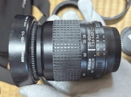 Nikon：レンズ／Canon：交換レンズ付きボディなど4点