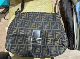 FENDI / マンマ ショルダーバッグ / 26325 / 状態ランク：Bなど4点