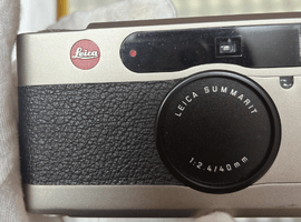 LEICA：minilux シルバー／Nikon：COOLPIX P5100など2点
