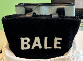 BALENCIAGA / ロゴ ハンドバッグ ショルダーバッグ ファーバッグ / 532873 / 状態ランク：Bなど6点(東京都渋谷区・出張買取）｜ブランド品の高価買取なら【バイセル】