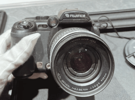 FUJIFILM：交換レンズ付きボディ／SIGMA：レンズなど4点