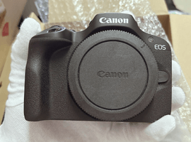 Canon：EOS R100 ボディなど3点
