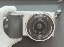 SONY：α6000 パワーズームキット ILCE-6000L S シルバー／Canon：交換レンズ付きボディなど2点