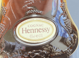 ブランデー：Hennessy（XO 金キャップ グリーンボトル）／ブランデー：LARSEN（ヴァイキングシップ ライトグリーン陶器）など4点