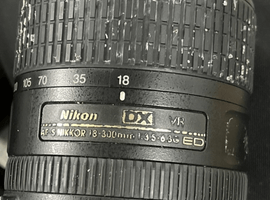 Nikon：ボディ／Nikon：ボディなど2点