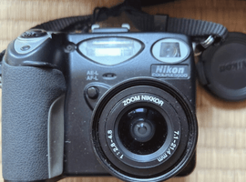 Nikon：ボディ／Nikon：ボディなど3点