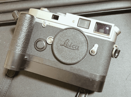 OLYMPUS：ボディ／LEICA：レンズなど3点