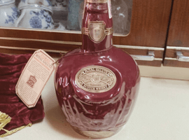 ウイスキー：CHIVAS BROTHERS（ロイヤルサルート 21年 赤 陶器）／ブランデー：CAMUS（XO ロングネック）など4点