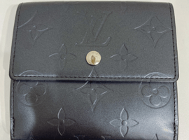 LOUIS VUITTON / モノグラム マット / ポルトモネ ビエ カルト クレディ / M65115 / 状態ランク：BCなど2点(千葉県富里市よりご来店・店頭買取)｜ブランド品の高価買取なら【バイセル】
