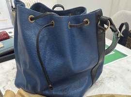 LOUIS VUITTON / エピ / プチノエ / M44152 / 状態ランク：Bなど3点(東京都江戸川区よりご来店・店頭買取)｜ブランド品の高価買取なら【バイセル】