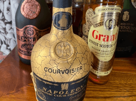 ブランデー：COURVOISIER（ナポレオン クールインペリアルゴールド）／ウイスキー：Suntory（ローヤル 干支ボトル 丑 1997年 陶器）など7点