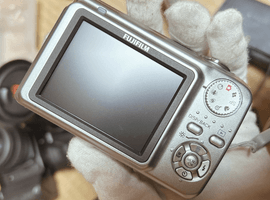FUJIFILM：ボディ／PENTAX：交換レンズ付きボディなど4点