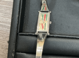 GUCCI / バングルウォッチ / 1500L / 状態ランク：Bなど4点(静岡県袋井市よりご来店・店頭買取｜時計の高価買取ならバイセル