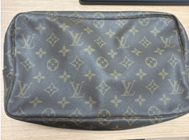 LOUIS VUITTON / モノグラム / トゥルーストワレット 28 / M47522 / 状態ランク：Bなど2点(埼玉県草加市よりご来店・店頭買取）｜ブランドの高価買取ならバイセル