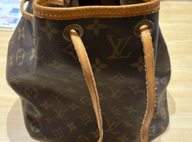 LOUIS VUITTON / モノグラム / プチノエ 旧型 / M42226 / 状態ランク：Bなど2点(東京都八王子市よりご来店・店頭買取）｜ブランドの高価買取ならバイセル