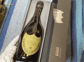 ワイン：Dom Pérignon（白 1999）／ウイスキー：Johnnie Walker（ブルーラベル）など3点