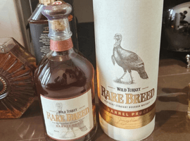 ウイスキー：WILD TURKEY（レアブリード）／ブランデー：CHIVAS BROTHERS（シーバスリーガル エクストラ ブレンデッドウイスキー）など3点