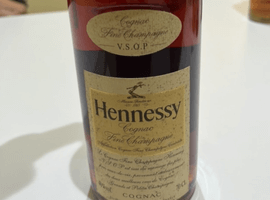 ブランデー：Hennessy（VSOP スリムボトル クリアボトル）／ウイスキー：Suntory（山崎 12年 シングルモルト）など3点