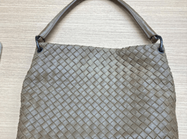 BOTTEGA VENETA / イントレチャート ハンドバッグ / 255690 / 状態ランク：BCなど3点
