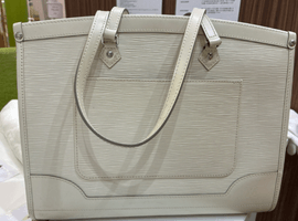 LOUIS VUITTON / エピ / マドレーヌ GM / M5934J / 状態ランク：Bなど2点（香川県高松市よりご来店・店頭買取）｜ブランド品の高価買取なら【バイセル】