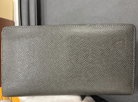 LOUIS VUITTON / タイガ / ポルトカルトクレディ 円 / M31002 / 状態ランク：BCなど2点（東京都足立区よりご来店・店頭買取）｜ブランド品の高価買取なら【バイセル】