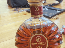 ブランデー：REMY MARTIN（XO スペシャル 現行 クリアボトル）／ウイスキー：CHIVAS BROTHERS（ロイヤルサルート 21年 赤 陶器）など4点