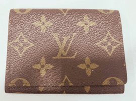 LOUIS VUITTON / モノグラム / アンヴェロップカルトドゥヴィジット / M62920 / 状態ランク：Bなど3点(千葉県千葉市稲毛区よりご来店・店頭買取）｜ブランド品の高価買取ならバイセル