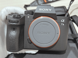 SONY：α7III ボディ ILCE-7M3／SONY：FE 35mm F1.4 GM SEL35F14GMなど2点