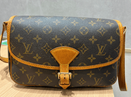 LOUIS VUITTON / モノグラム / ソローニュ / M42250 / 状態ランク：Bなど6点