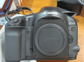 Canon:EOS 1Vなど7点