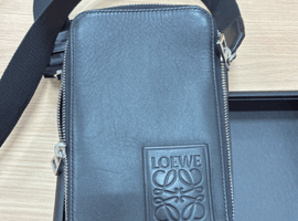 LOEWE / バーティカル クロスボディポケットバッグ / 状態ランク：Bなど2点
