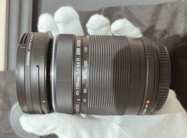 OLYMPUS：M.ZUIKO DIGITAL 40-150mm F4.0-5.6 R ブラック／OLYMPUS：OM-D E-M10 Mark II 14-42mm EZキット シルバーなど2点