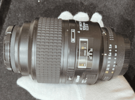 Nikon:AF MICRO NIKKOR 105mm F2.8D/Nikon:交換レンズ付きボディなど4点